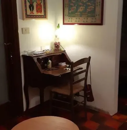 Colori In Centro Storico Apartment *